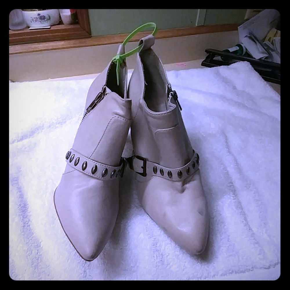 Heel boots
